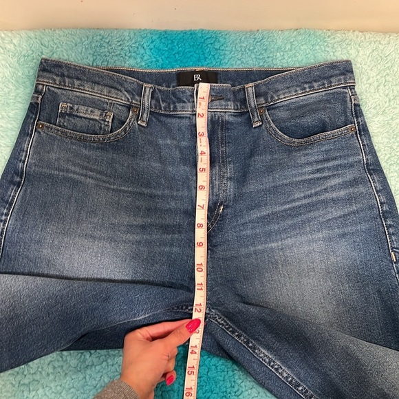 🔥BR  NWOT Classic Blue Jeans🔥 - Picture 5 of 8